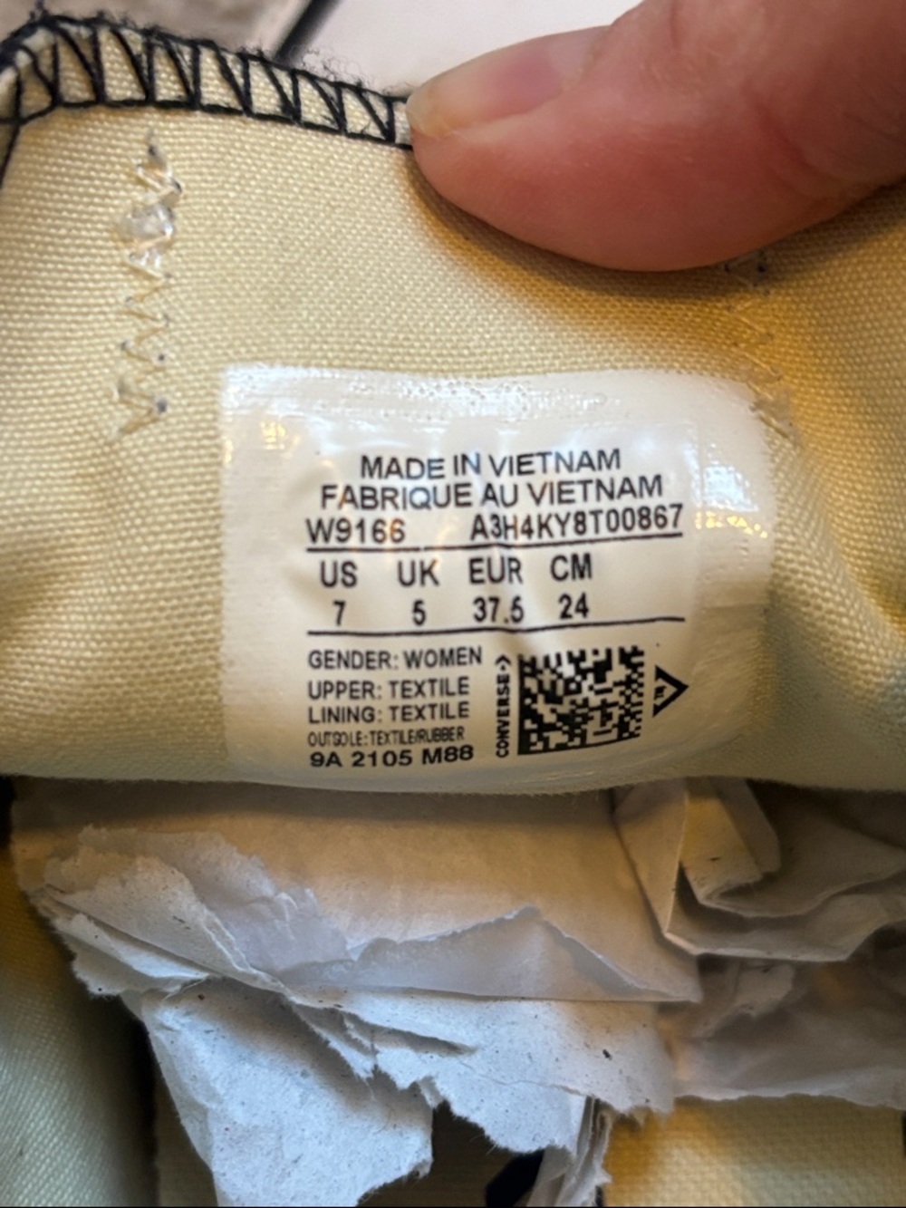 Women’s size 7 Converse all stars. EUC - Picture 5 of 5
